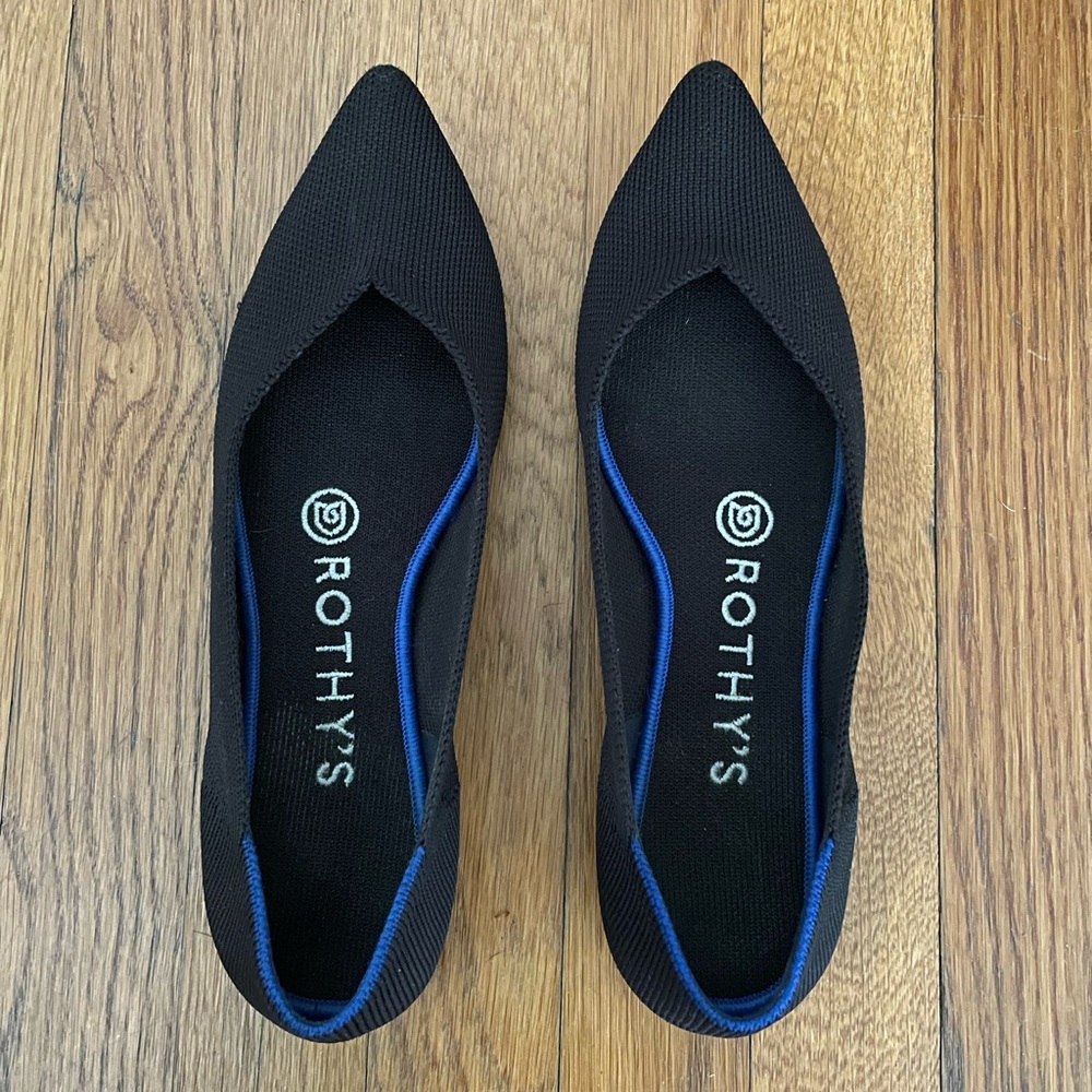Black pointed toe Rothy’s